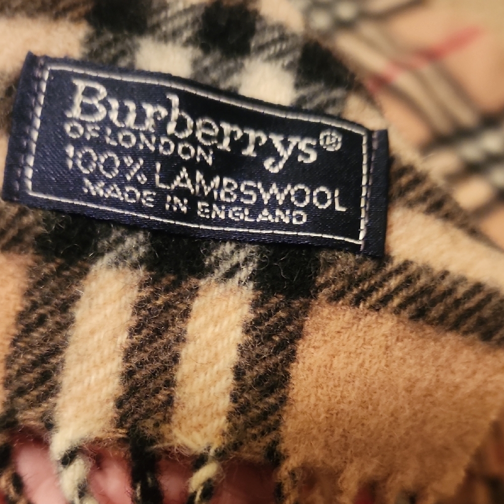 Burberry Lambswood Scarf - Picture 2 of 15